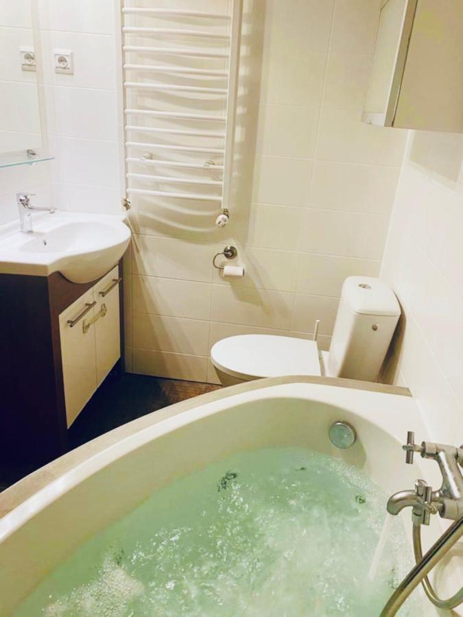 Piekarnia Apartamenty Manufaktura, Parking, Dostep Na Kod, Klima, 1-3 Pokoje, Prywatna Kamienica Łódź Kültér fotó